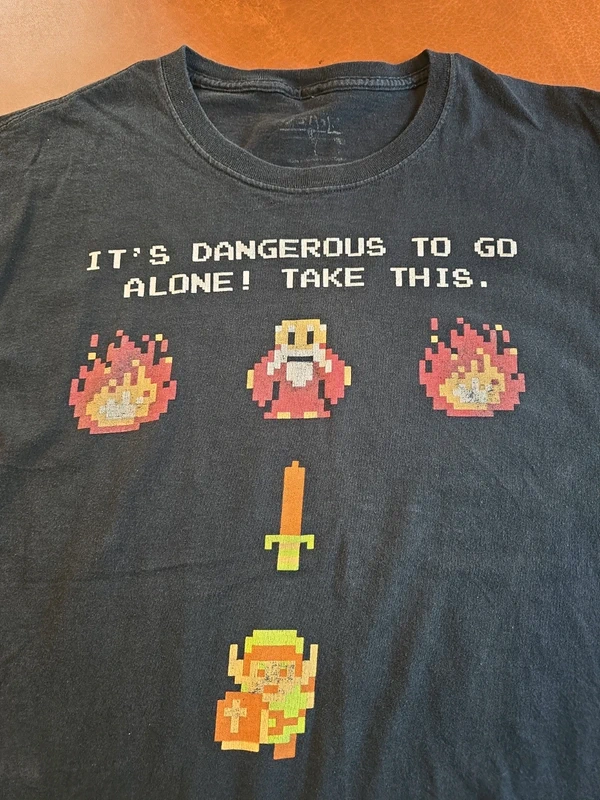 Zelda vintage graphic t-shirt in black with pixel art print, size large